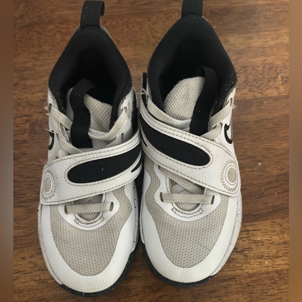 Nike boys basketball sneakers